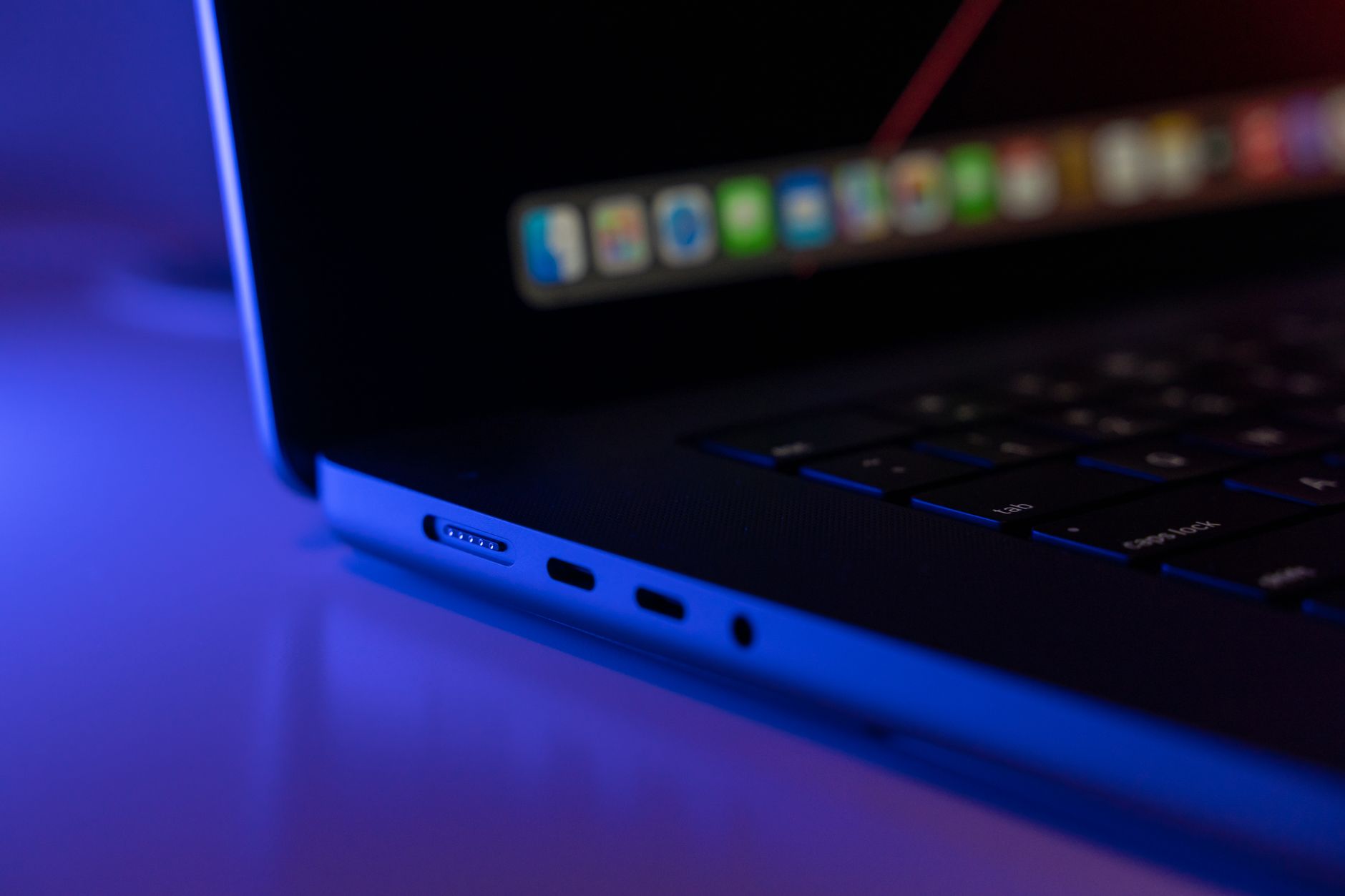 Surface Laptop no carga: cómo limpiar el puerto y verificarlo